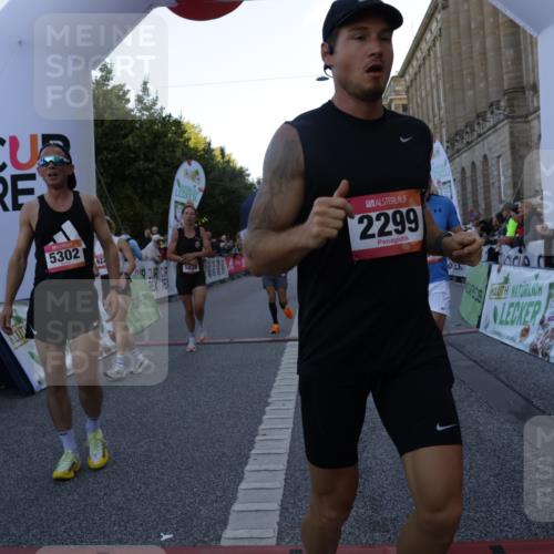 06.09.2026 - CURREX Alsterlauf Yannick Fuchs http://msf.ph/oto/10132409 06.09.2026 09:40:20 Ziel 2299, 2831, 3990, 4569, 4636, 5302, 5322, 5399, 5783, 5828, 5852, 5989, 6026, 6222 meine-sportfotos.de