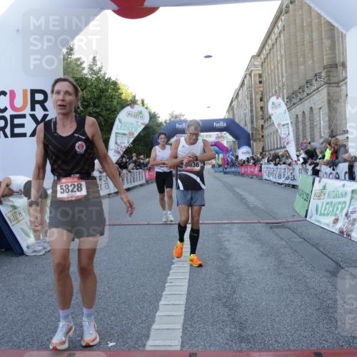 06.09.2026 - CURREX Alsterlauf Yannick Fuchs http://msf.ph/oto/10132417 06.09.2026 09:40:22 Ziel 2299, 3990, 4569, 4636, 5302, 5322, 5399, 5783, 5828, 5852, 5989, 6026, 6222 meine-sportfotos.de