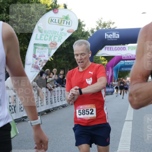 06.09.2026 - CURREX Alsterlauf Yannick Fuchs http://msf.ph/oto/10132447 06.09.2026 09:40:25 Ziel 2299, 3990, 4569, 4636, 5302, 5399, 5783, 5828, 5852, 6222 meine-sportfotos.de