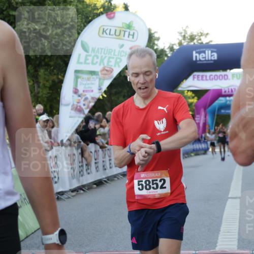06.09.2026 - CURREX Alsterlauf Yannick Fuchs http://msf.ph/oto/10132454 06.09.2026 09:40:25 Ziel 2299, 3990, 4569, 4636, 5302, 5399, 5783, 5828, 5852, 6222 meine-sportfotos.de