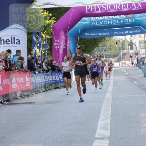 06.09.2026 - CURREX Alsterlauf Yannick Fuchs http://msf.ph/oto/10132468 06.09.2026 09:40:27 Ziel 3990, 4636, 5783, 5828, 5852, 6222 meine-sportfotos.de