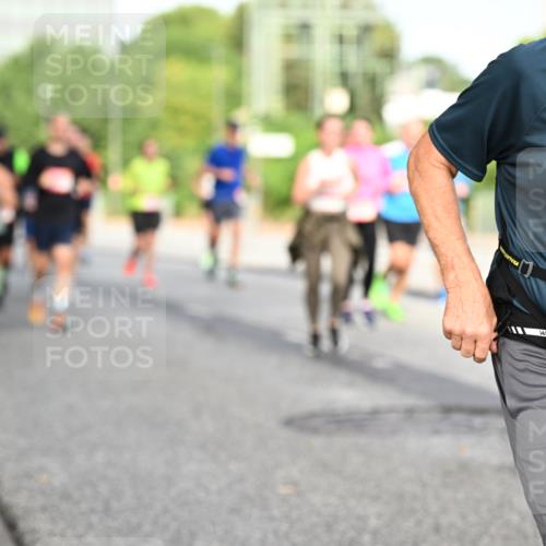 06.09.2026 - CURREX Alsterlauf Dr. Thomas Lammeyer http://msf.ph/oto/10132495 06.09.2026 09:56:39 Laufen 5222 meine-sportfotos.de