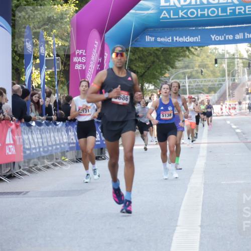 06.09.2026 - CURREX Alsterlauf Yannick Fuchs http://msf.ph/oto/10132506 06.09.2026 09:40:29 Ziel 3990, 4636, 5686, 5852 meine-sportfotos.de