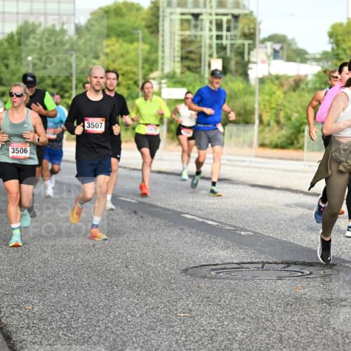 06.09.2026 - CURREX Alsterlauf Dr. Thomas Lammeyer http://msf.ph/oto/10132509 06.09.2026 09:56:40 Laufen 3506, 3507, 5478, 3262, 2528 meine-sportfotos.de