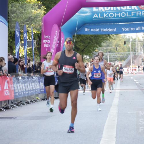 06.09.2026 - CURREX Alsterlauf Yannick Fuchs http://msf.ph/oto/10132518 06.09.2026 09:40:29 Ziel 3990, 4636, 5686, 5852 meine-sportfotos.de