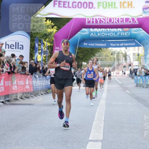 06.09.2026 - CURREX Alsterlauf Yannick Fuchs http://msf.ph/oto/10132546 06.09.2026 09:40:30 Ziel 3990, 5686, 5852 meine-sportfotos.de