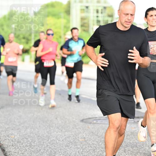 06.09.2026 - CURREX Alsterlauf Dr. Thomas Lammeyer http://msf.ph/oto/10132639 06.09.2026 09:56:54 Laufen 44 meine-sportfotos.de