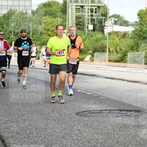 06.09.2026 - CURREX Alsterlauf Dr. Thomas Lammeyer http://msf.ph/oto/10132687 06.09.2026 09:56:59 Laufen 6291, 6258, 671, 4296 meine-sportfotos.de