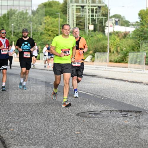 06.09.2026 - CURREX Alsterlauf Dr. Thomas Lammeyer http://msf.ph/oto/10132688 06.09.2026 09:56:59 Laufen 6291, 6258, 671, 4296 meine-sportfotos.de