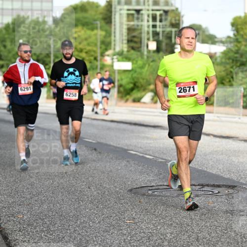 06.09.2026 - CURREX Alsterlauf Dr. Thomas Lammeyer http://msf.ph/oto/10132702 06.09.2026 09:57:00 Laufen 2671, 6291, 6258 meine-sportfotos.de