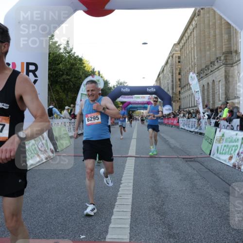 06.09.2026 - CURREX Alsterlauf Yannick Fuchs http://msf.ph/oto/10133086 06.09.2026 09:40:50 Ziel 3786, 4807, 5343, 5768, 5954, 5956, 6129, 6196, 6295 meine-sportfotos.de