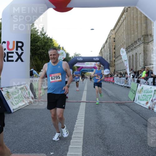 06.09.2026 - CURREX Alsterlauf Yannick Fuchs http://msf.ph/oto/10133094 06.09.2026 09:40:50 Ziel 3786, 4807, 5343, 5768, 5954, 5956, 6129, 6196, 6295 meine-sportfotos.de