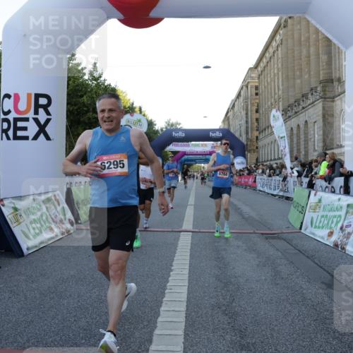 06.09.2026 - CURREX Alsterlauf Yannick Fuchs http://msf.ph/oto/10133104 06.09.2026 09:40:50 Ziel 3786, 4807, 5343, 5768, 5954, 5956, 6129, 6196, 6295 meine-sportfotos.de