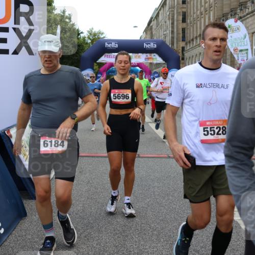 06.09.2026 - CURREX Alsterlauf Strokosch-Dieckow http://msf.ph/oto/10133112 06.09.2026 09:54:11 Ziel 2347, 2359, 2405, 2415, 2530, 3391, 3483, 3701, 3944, 4053, 4054, 4308, 4309, 4564, 4801, 4803, 4965, 5103, 5120, 5182, 5353, 5354, 5528, 5684, 5696, 5900, 6016, 6184, 6287, 8246, 8299, 8322 meine-sportfotos.de