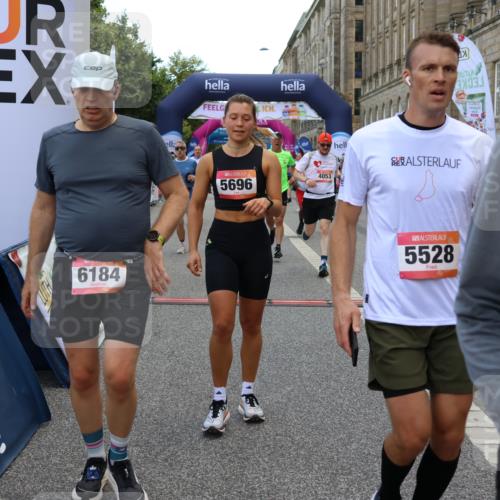 06.09.2026 - CURREX Alsterlauf Strokosch-Dieckow http://msf.ph/oto/10133121 06.09.2026 09:54:11 Ziel 2347, 2359, 2405, 2415, 2530, 3391, 3483, 3701, 3944, 4053, 4054, 4308, 4309, 4564, 4801, 4803, 4965, 5103, 5120, 5182, 5353, 5354, 5528, 5684, 5696, 5900, 6016, 6184, 6287, 8246, 8299, 8322 meine-sportfotos.de