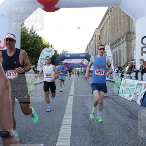06.09.2026 - CURREX Alsterlauf Yannick Fuchs http://msf.ph/oto/10133140 06.09.2026 09:40:51 Ziel 3786, 4657, 4807, 5343, 5383, 5768, 5954, 5956, 6129, 6196, 6295 meine-sportfotos.de