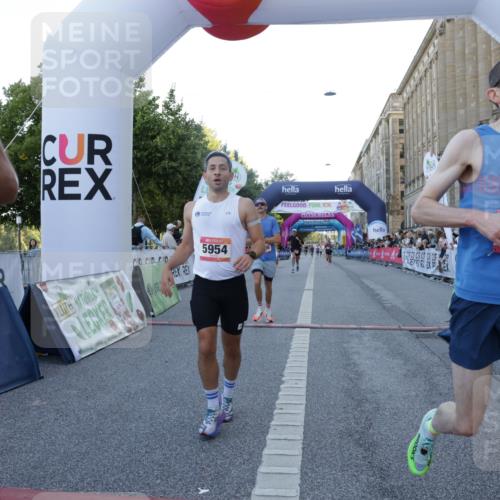 06.09.2026 - CURREX Alsterlauf Yannick Fuchs http://msf.ph/oto/10133153 06.09.2026 09:40:52 Ziel 3786, 4657, 4807, 5343, 5383, 5768, 5954, 5956, 6129, 6196, 6295 meine-sportfotos.de