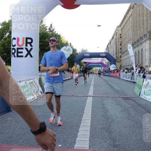 06.09.2026 - CURREX Alsterlauf Yannick Fuchs http://msf.ph/oto/10133199 06.09.2026 09:40:53 Ziel 3786, 4657, 4807, 5343, 5383, 5768, 5954, 6196, 6295 meine-sportfotos.de