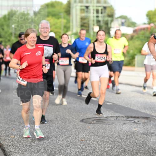 06.09.2026 - CURREX Alsterlauf Dr. Thomas Lammeyer http://msf.ph/oto/10133244 06.09.2026 09:57:53 Laufen 3750, 4633, 5424, 4055 meine-sportfotos.de