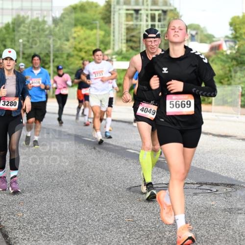 06.09.2026 - CURREX Alsterlauf Dr. Thomas Lammeyer http://msf.ph/oto/10133309 06.09.2026 09:58:00 Laufen 60, 3280, 4608, 2733, 4049, 5669 meine-sportfotos.de