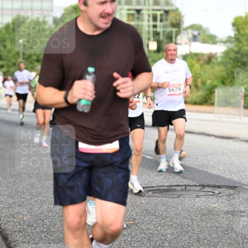 06.09.2026 - CURREX Alsterlauf Dr. Thomas Lammeyer http://msf.ph/oto/10133431 06.09.2026 09:58:11 Laufen 5679 meine-sportfotos.de
