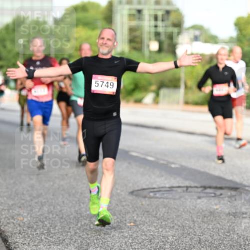 06.09.2026 - CURREX Alsterlauf Dr. Thomas Lammeyer http://msf.ph/oto/10133451 06.09.2026 09:58:19 Laufen 5749, 400 meine-sportfotos.de