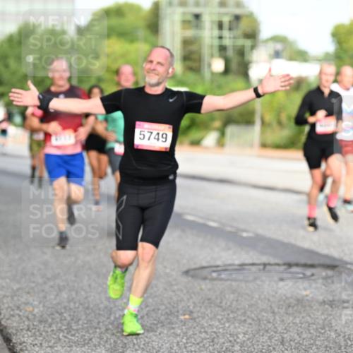 06.09.2026 - CURREX Alsterlauf Dr. Thomas Lammeyer http://msf.ph/oto/10133452 06.09.2026 09:58:19 Laufen 5749 meine-sportfotos.de