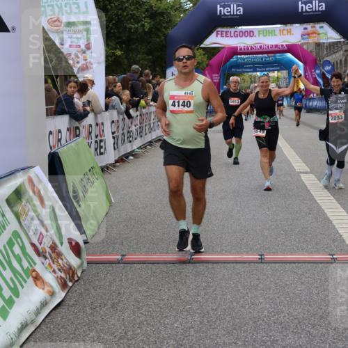 06.09.2026 - CURREX Alsterlauf Strokosch-Dieckow http://msf.ph/oto/10133540 06.09.2026 10:07:14 Ziel 2187, 2893, 2903, 3607, 4078, 4140, 5069, 5549, 5813, 5951, 6214, 8303, 8306 meine-sportfotos.de