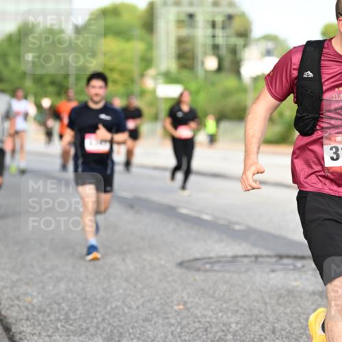 06.09.2026 - CURREX Alsterlauf Dr. Thomas Lammeyer http://msf.ph/oto/10133547 06.09.2026 09:58:28 Laufen 21, 0975, 3195 meine-sportfotos.de
