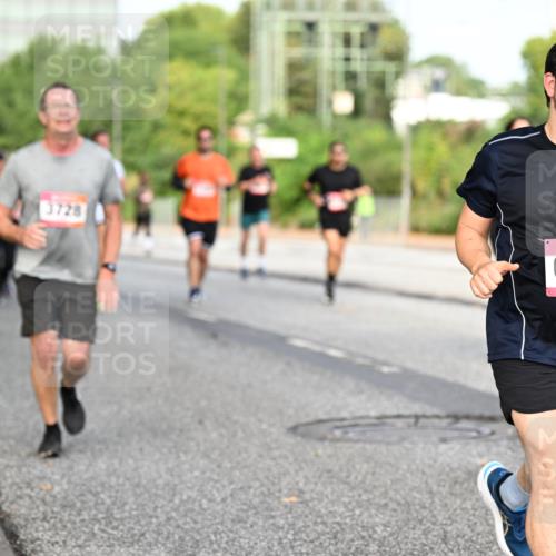06.09.2026 - CURREX Alsterlauf Dr. Thomas Lammeyer http://msf.ph/oto/10133570 06.09.2026 09:58:30 Laufen 3728, 6341 meine-sportfotos.de