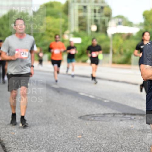 06.09.2026 - CURREX Alsterlauf Dr. Thomas Lammeyer http://msf.ph/oto/10133571 06.09.2026 09:58:30 Laufen 6341 meine-sportfotos.de