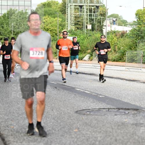 06.09.2026 - CURREX Alsterlauf Dr. Thomas Lammeyer http://msf.ph/oto/10133578 06.09.2026 09:58:31 Laufen 2017, 5380, 3447, 3728, 3585, 5485, 089, 8175, 5772 meine-sportfotos.de