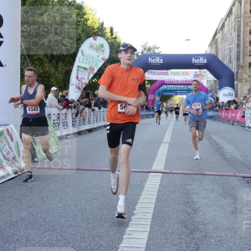 06.09.2026 - CURREX Alsterlauf Yannick Fuchs http://msf.ph/oto/10133643 06.09.2026 09:41:19 Ziel 3053, 3997, 4243, 4342, 5105, 5514, 5541, 5623, 5673, 6080, 6135 meine-sportfotos.de