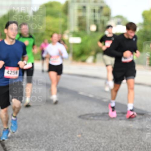 06.09.2026 - CURREX Alsterlauf Dr. Thomas Lammeyer http://msf.ph/oto/10133644 06.09.2026 09:58:37 Laufen 4254 meine-sportfotos.de