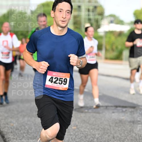 06.09.2026 - CURREX Alsterlauf Dr. Thomas Lammeyer http://msf.ph/oto/10133654 06.09.2026 09:58:38 Laufen 4259 meine-sportfotos.de