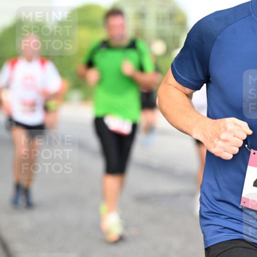 06.09.2026 - CURREX Alsterlauf Dr. Thomas Lammeyer http://msf.ph/oto/10133661 06.09.2026 09:58:39 Laufen 4259 meine-sportfotos.de