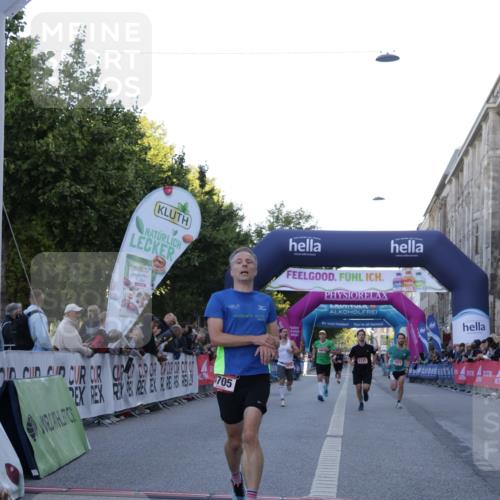 06.09.2026 - CURREX Alsterlauf Yannick Fuchs http://msf.ph/oto/10133679 06.09.2026 09:41:25 Ziel 3053, 4342, 4705, 5511, 5514, 5541, 5673, 5676, 6122, 6132 meine-sportfotos.de