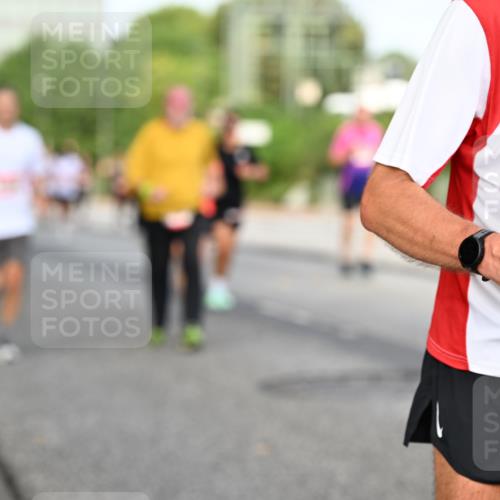 06.09.2026 - CURREX Alsterlauf Dr. Thomas Lammeyer http://msf.ph/oto/10133689 06.09.2026 09:58:41 Laufen 0 meine-sportfotos.de