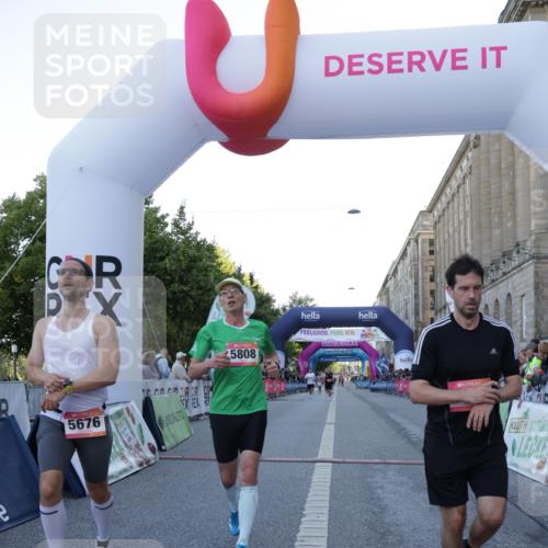 06.09.2026 - CURREX Alsterlauf Yannick Fuchs http://msf.ph/oto/10133779 06.09.2026 09:41:31 Ziel 4705, 5511, 5676, 5808, 6122, 6132 meine-sportfotos.de