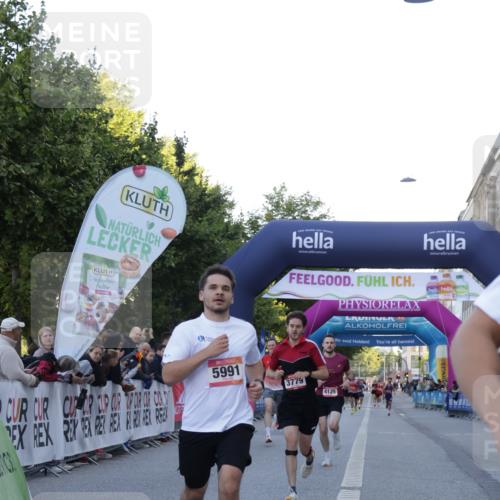 06.09.2026 - CURREX Alsterlauf Yannick Fuchs http://msf.ph/oto/10133919 06.09.2026 09:41:38 Ziel 3201, 3779, 4125, 4483, 4515, 5808, 5991 meine-sportfotos.de