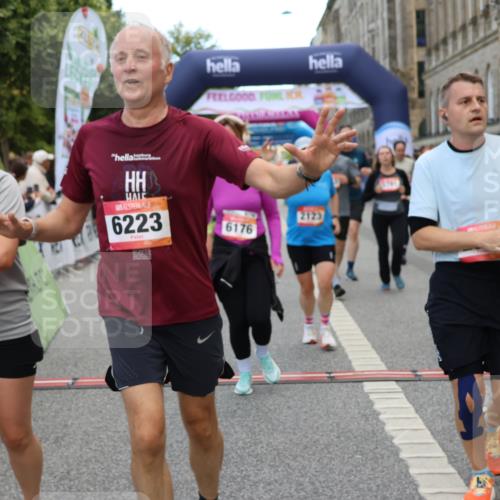 06.09.2026 - CURREX Alsterlauf Strokosch-Dieckow http://msf.ph/oto/10133950 06.09.2026 10:07:52 Ziel 1316, 2123, 2387, 2654, 2933, 3092, 3296, 3576, 3705, 3706, 3722, 3723, 3757, 3758, 3915, 3916, 3932, 4419, 4473, 5324, 5338, 5587, 5588, 5791, 5860, 6044, 6176, 6223, 6382 meine-sportfotos.de