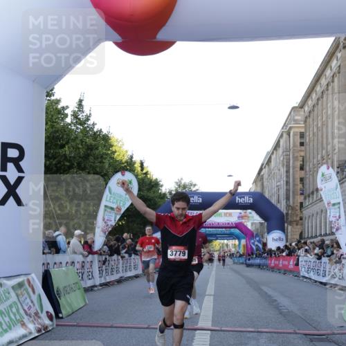 06.09.2026 - CURREX Alsterlauf Yannick Fuchs http://msf.ph/oto/10133965 06.09.2026 09:41:40 Ziel 3201, 3779, 4125, 4483, 4515, 5991 meine-sportfotos.de