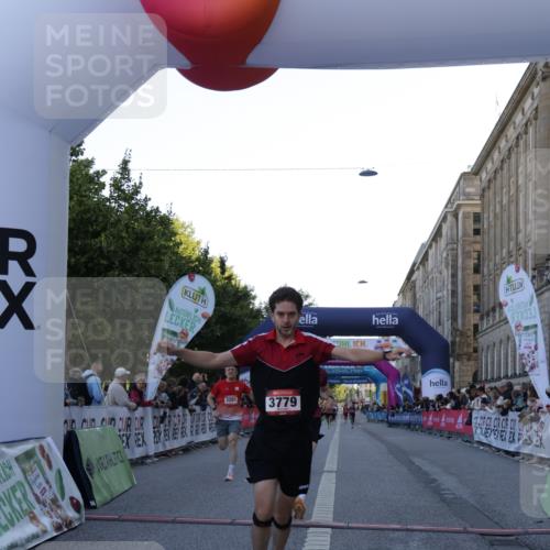 06.09.2026 - CURREX Alsterlauf Yannick Fuchs http://msf.ph/oto/10133972 06.09.2026 09:41:40 Ziel 3201, 3779, 4125, 4483, 4515, 5991 meine-sportfotos.de