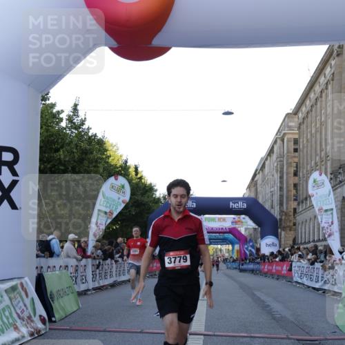 06.09.2026 - CURREX Alsterlauf Yannick Fuchs http://msf.ph/oto/10133979 06.09.2026 09:41:41 Ziel 3201, 3779, 4125, 4483, 4515, 5991 meine-sportfotos.de