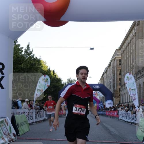 06.09.2026 - CURREX Alsterlauf Yannick Fuchs http://msf.ph/oto/10133993 06.09.2026 09:41:41 Ziel 3201, 3779, 4125, 4483, 4515, 5991 meine-sportfotos.de