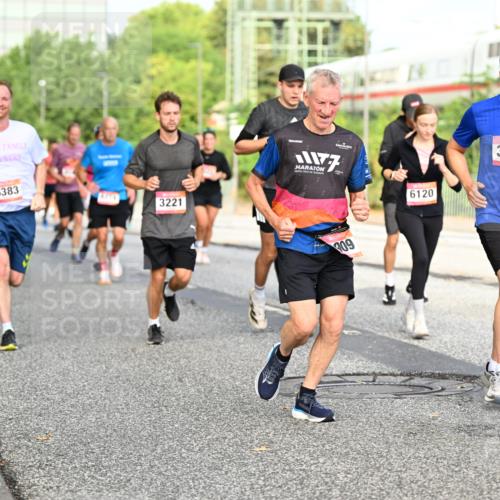 06.09.2026 - CURREX Alsterlauf Dr. Thomas Lammeyer http://msf.ph/oto/10133998 06.09.2026 09:59:10 Laufen 6383, 4216, 3221, 1177, 09, 6120, 3882 meine-sportfotos.de