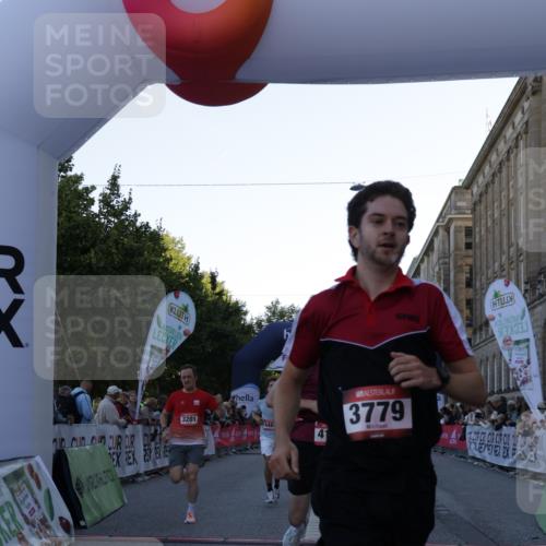 06.09.2026 - CURREX Alsterlauf Yannick Fuchs http://msf.ph/oto/10134009 06.09.2026 09:41:41 Ziel 3201, 3779, 4125, 4483, 4515, 5991 meine-sportfotos.de