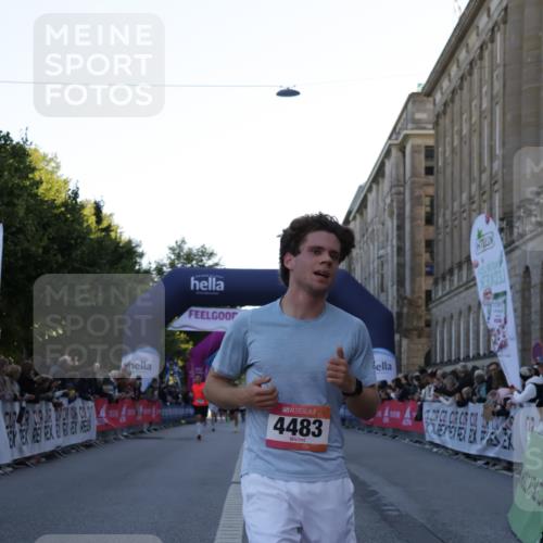 06.09.2026 - CURREX Alsterlauf Yannick Fuchs http://msf.ph/oto/10134044 06.09.2026 09:41:44 Ziel 3201, 3779, 4125, 4483, 4515, 5991 meine-sportfotos.de