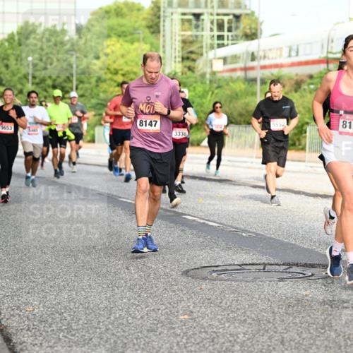 06.09.2026 - CURREX Alsterlauf Dr. Thomas Lammeyer http://msf.ph/oto/10134053 06.09.2026 09:59:15 Laufen 3252, 5653, 8147, 3338, 5552, 8121, 62 meine-sportfotos.de