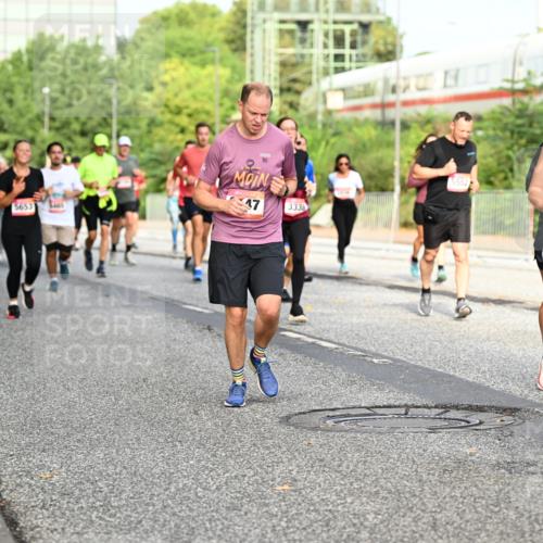 06.09.2026 - CURREX Alsterlauf Dr. Thomas Lammeyer http://msf.ph/oto/10134056 06.09.2026 09:59:15 Laufen 47, 3252, 5653, 3338, 5552, 8121 meine-sportfotos.de
